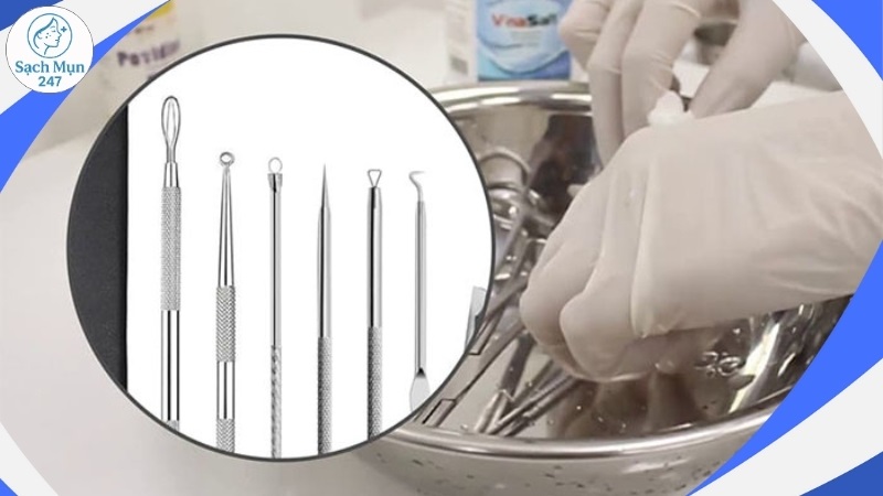 Vệ sinh tay và dụng cụ nặn mụn