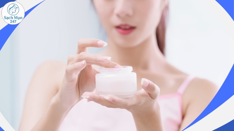 dùng kem dưỡng ẩm